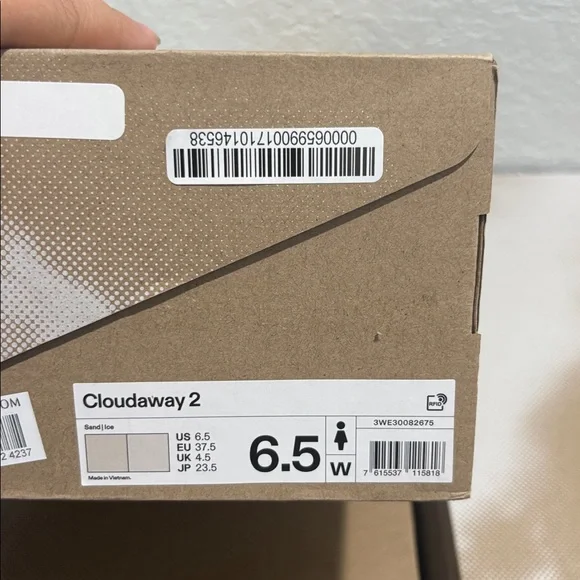 New in Box! On Cloudaway 2 women’s sand/ ice - Picture 2 of 6